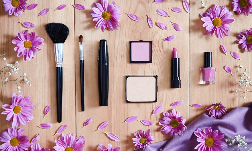 Camgirl Make-Up Tricks and Tips #1: Make Your Face Glow!